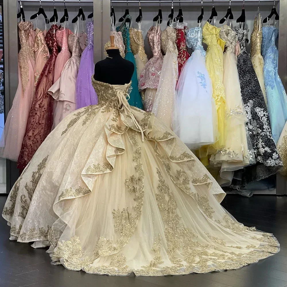 Najnowszy bez ramiączek kość słoniowa Gloden ładne aplikacje zroszony Sweetheart suknia balowa sukienki na quinceanera sznurowane plecy Vestido de Princesas