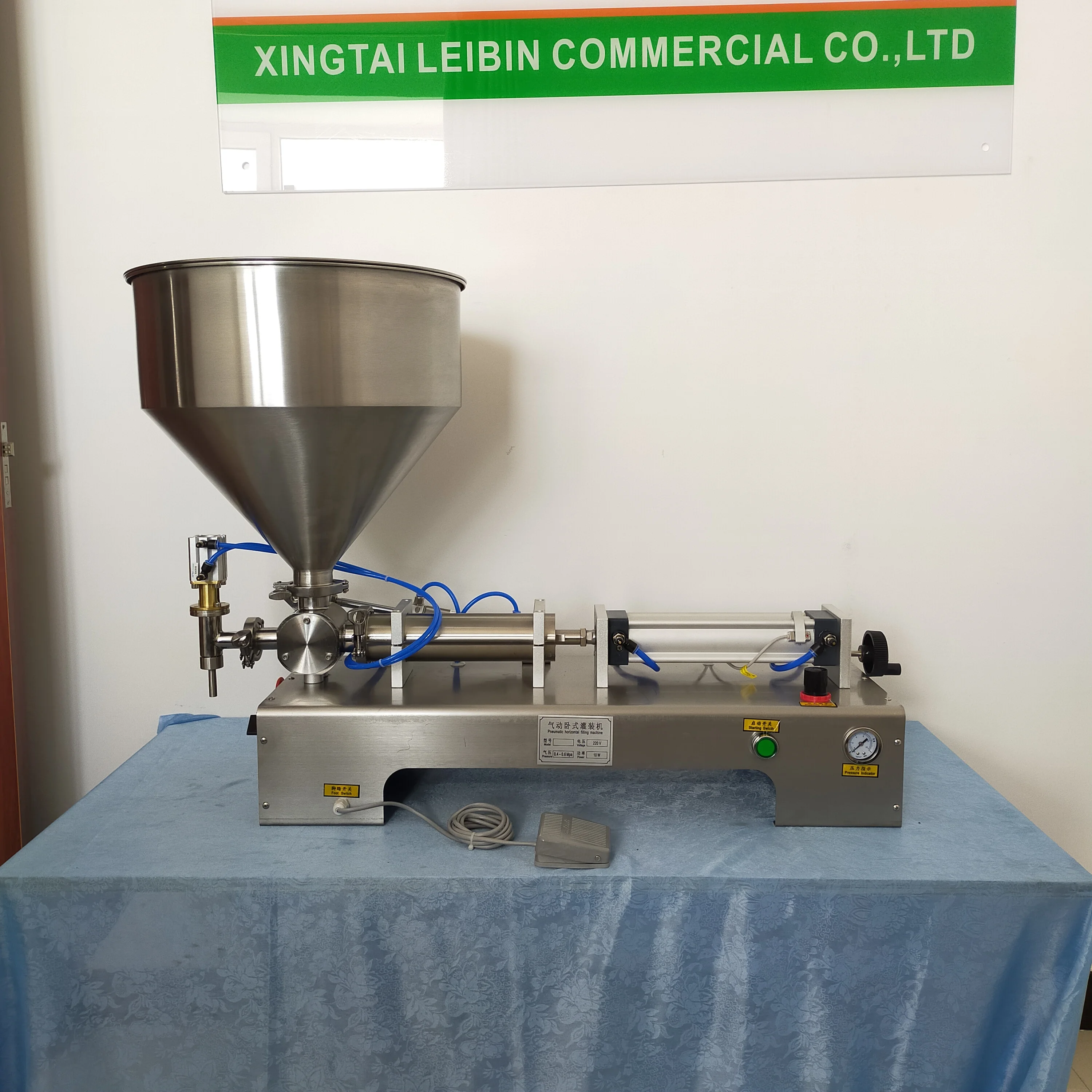 Pneumatic Liquid Filling Machine Horizontal Quantitative Cosmetics Canning Filling Machine