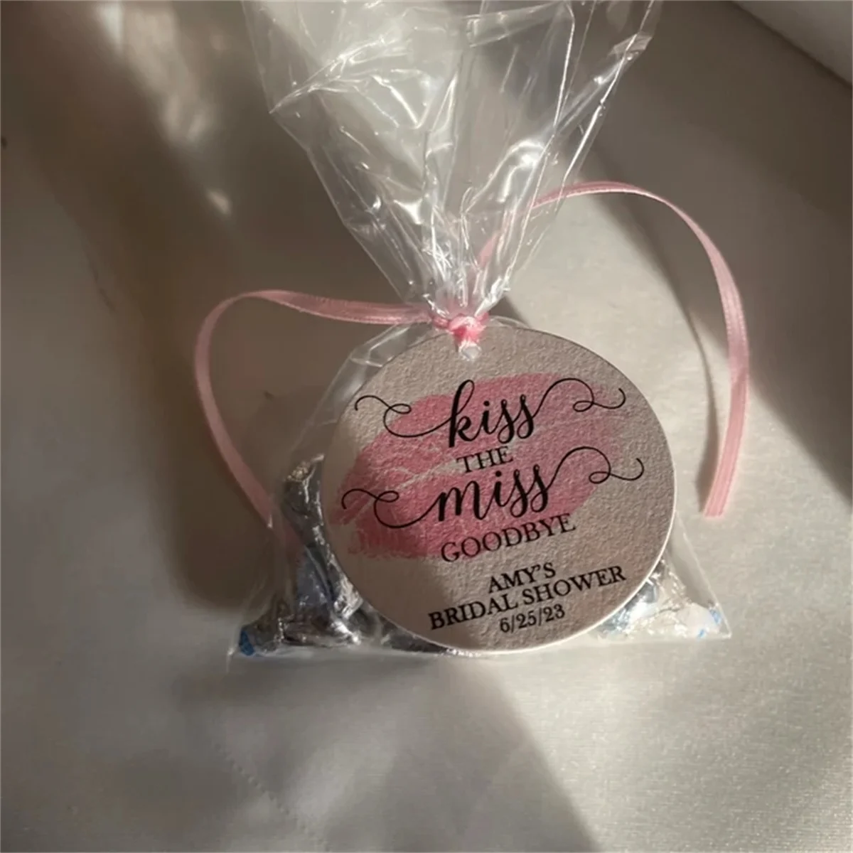 20 PCS Kiss The Miss Goodbye Bridal Shower Favor Tag, Bachelorette Favor, Thank You Tag Bridal Shower, Custom Favor Tag, Pink