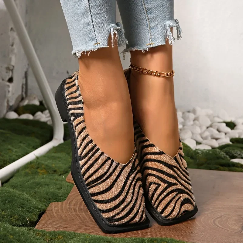 レトロなスクエアトゥの女性用フラットシューズ、浅めのスリッポン、上品なPUレザーフラットシューズ、女性用シンプルカジュアル秋用シングルシューズ