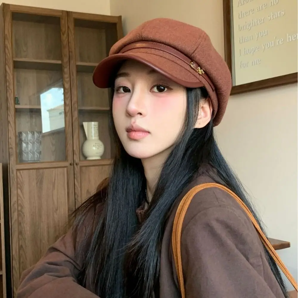 Modischer Britischer Stil PU-Leder Baskenmütze Braun mit Gürtelschnalle, Malerhut im Koreanischen Stil, Retro-Künstlerhut für Damen – Detail 12