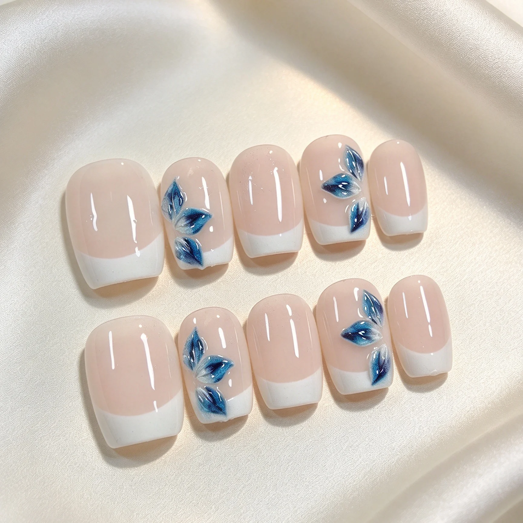 10 hand pressed short square nails, beautiful fake nails, nude white French blue three-dimensional leaves, suitable for women