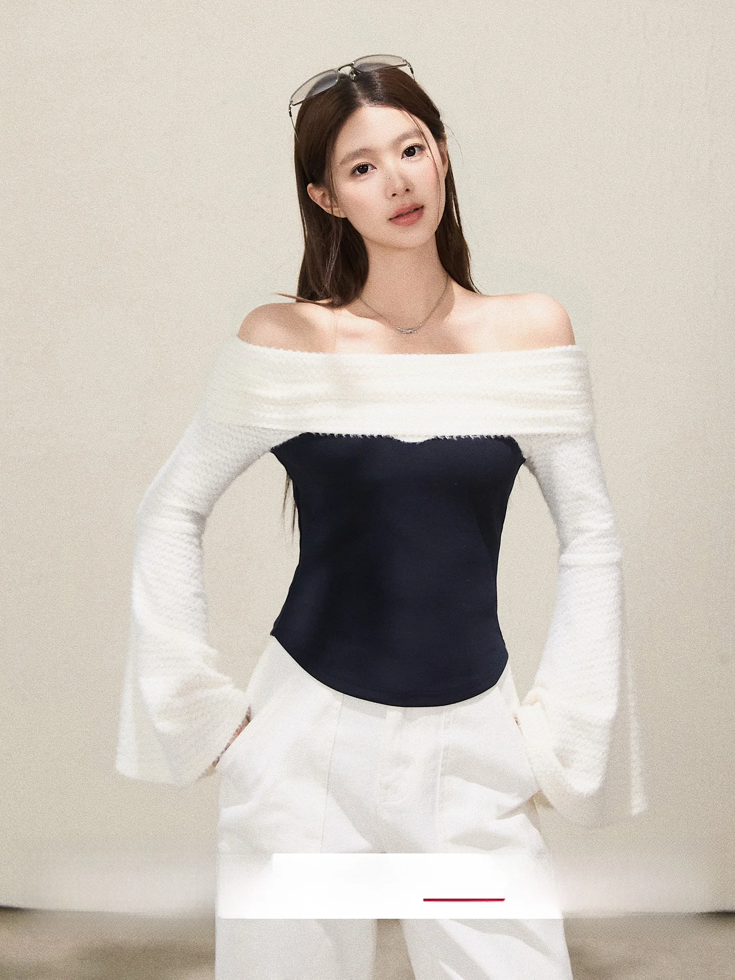 

Slim Fit Knitted T-irt with Bell Sves Color Blo Design Casual Sle Women's Faion Autumn Top Exquisite Waist-Cinching