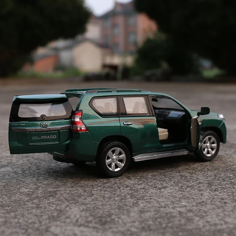 KaKBeir 1:32 1:24 TOYOTA LAND CRUISER PRADO lega metallo modello di auto giocattoli con tirare indietro per i regali di compleanno dei bambini spedizione gratuita