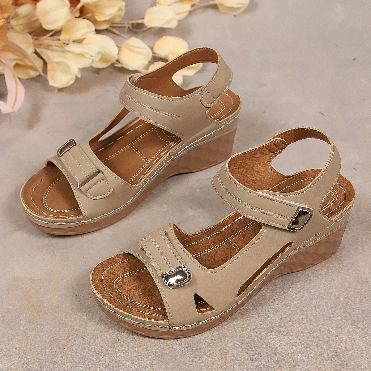 Neue Sommer-Damen-Keilsandalen, rutschfeste, leichte Schuhe für Damen, sexy Slip-On-Klassiker-Plateau-Schuhe, Damensandalen – Detail 11