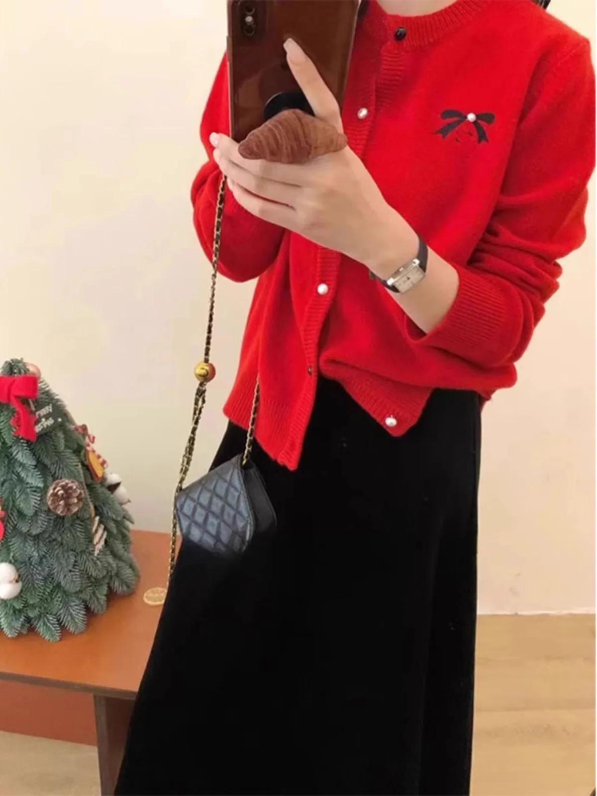 Christmas Red Bow Knitted Cardigan 2024 New Autumn/Winter Women\'s Round Neck Single Breasted Elegant Sweater Comfortable Coat