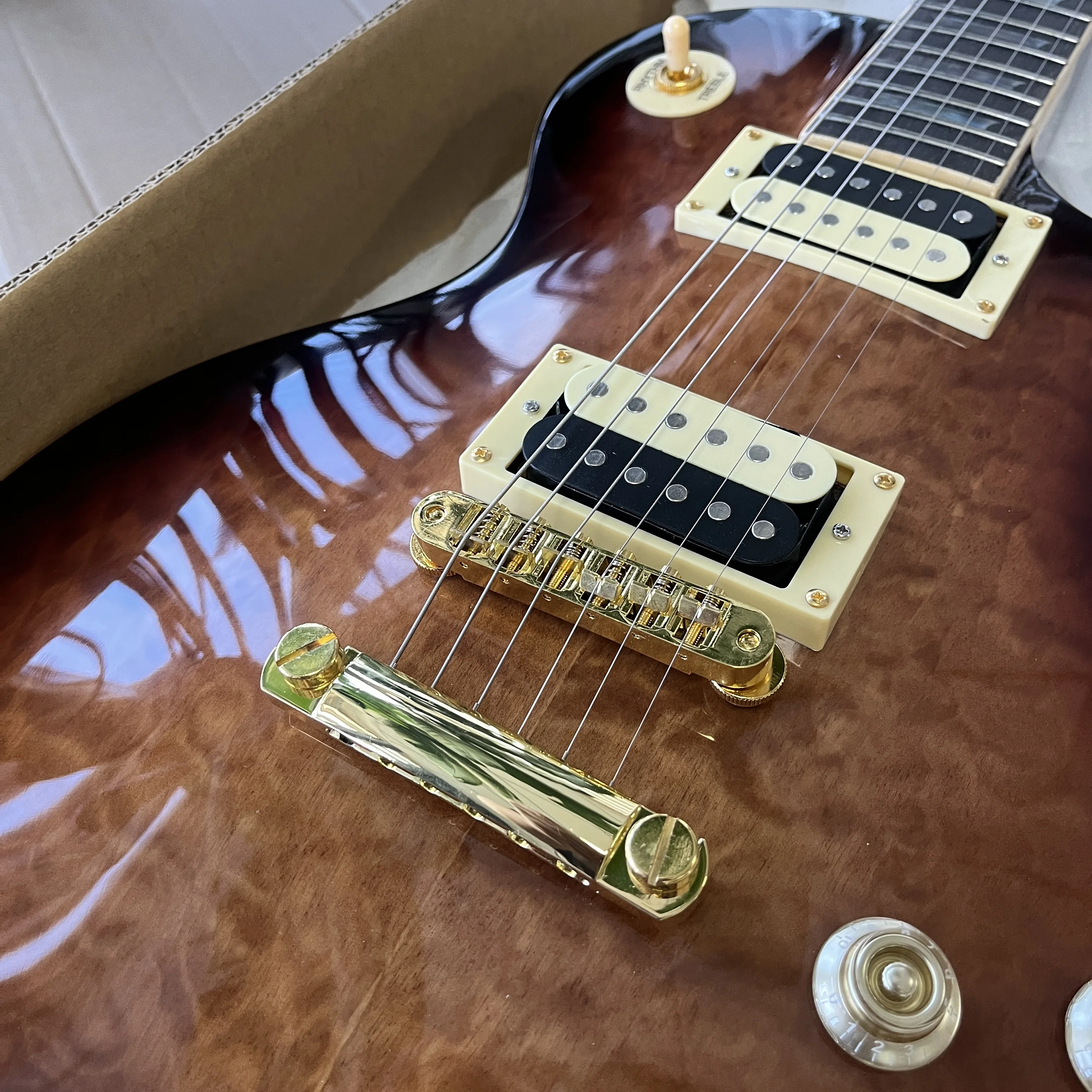 تخصيص البني الغيتا الكهربائية زيبرا بيك اب الذهب الملحقات خشب الورد الأصابع خشب الكرز الجسم شحن مجاني