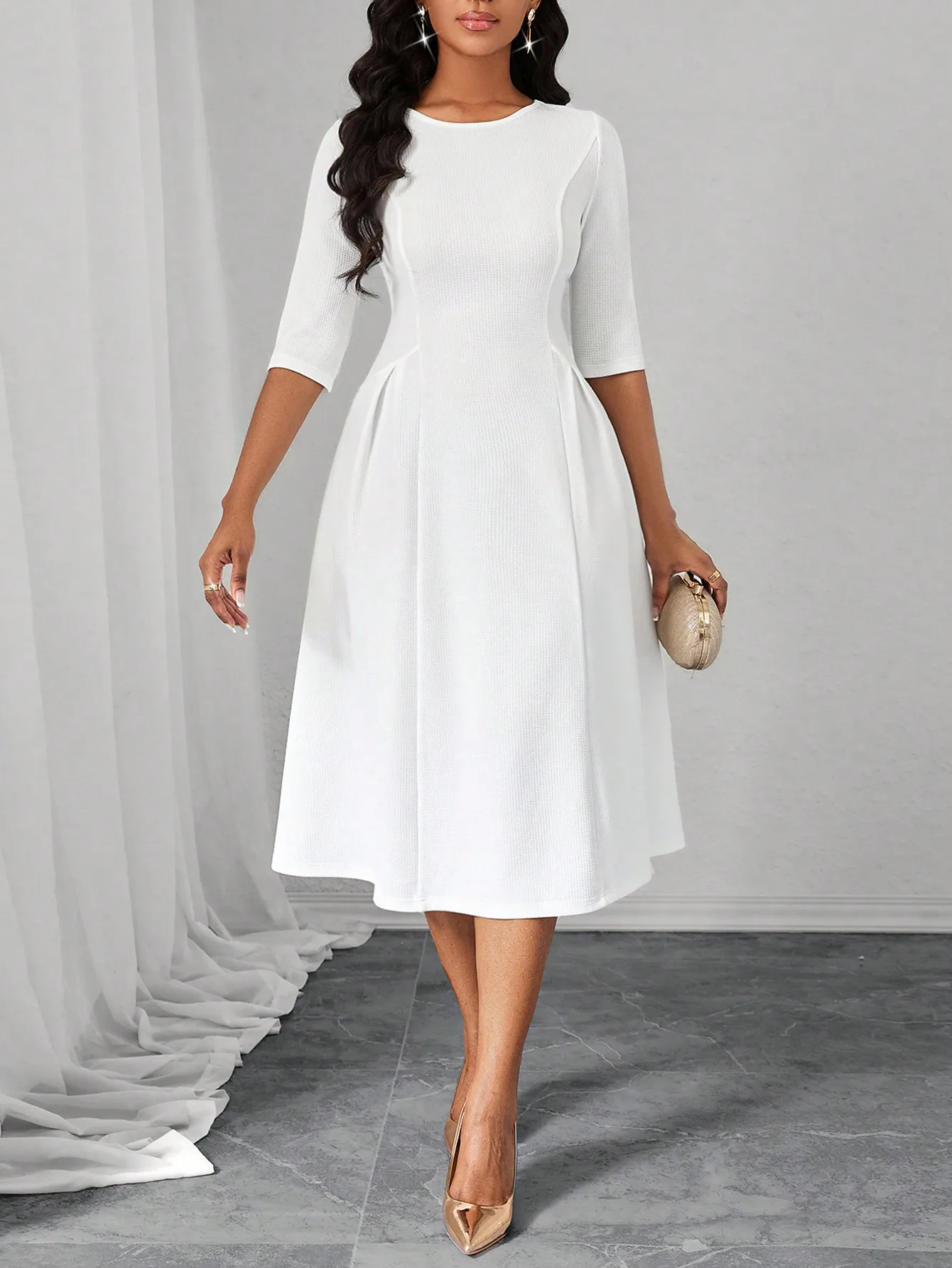 

Белое платье А-силуэта из вафельной ткани с рукавом 3/4 и круглым вырезом