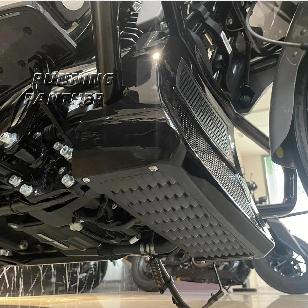 ل هارلي CVO شارع الإنزلاق FLHXSE 2023-2024 ل هارلي CVO الطريق الإنزلاق ST FLTRXSTSE 2024 جديد هدية المبرد الغطاء الخلفي سبويلر #3