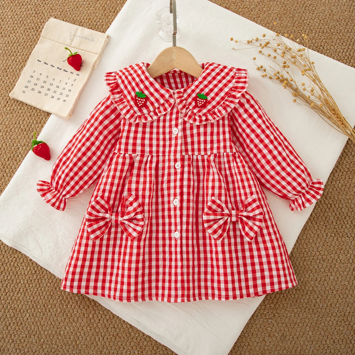 vestido-infantil-de-morango-fofo-para-meninas-roupas-de-manga-longa-com-estampa-xadrez-6-meses-3-anos