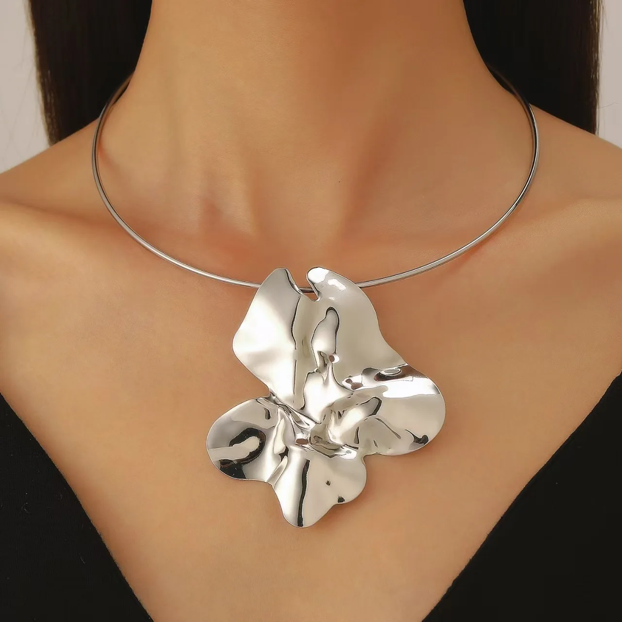 Vintage Smooth Golden Metal Thin Choker Necklace for Women Trendy Sun Pendant Necklace Torques Summer Neck Chain Jewelry