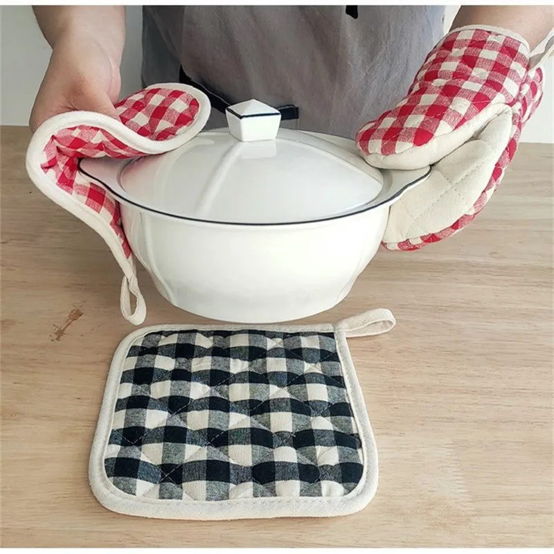 1Pc Red Black Plaid Grid Duckbill Insulation Glove Pad Table Mat Microwave Oven Mitts Baking Tool