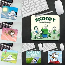 Cartoon niedlichen Hund s-snoopys Gaming-Mauspad xs kleines Mauspad für PC-Spieler Desktop-Dekoration Büro Maus Matte Deskmat Teppich