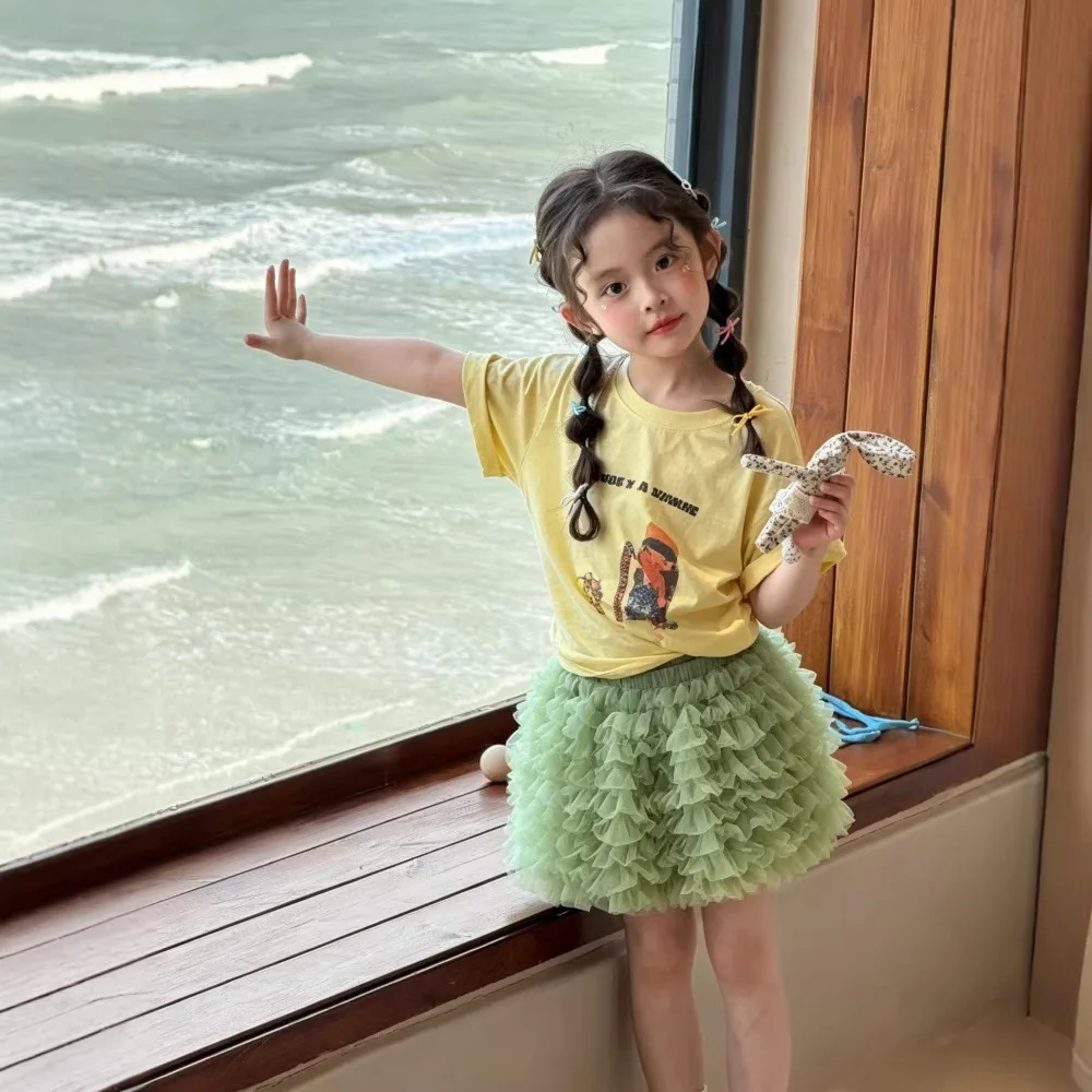 Girls wearing Korean style short sleeved tops in summer look super good Dopamine cake skirt, fluffy skirt, trendy