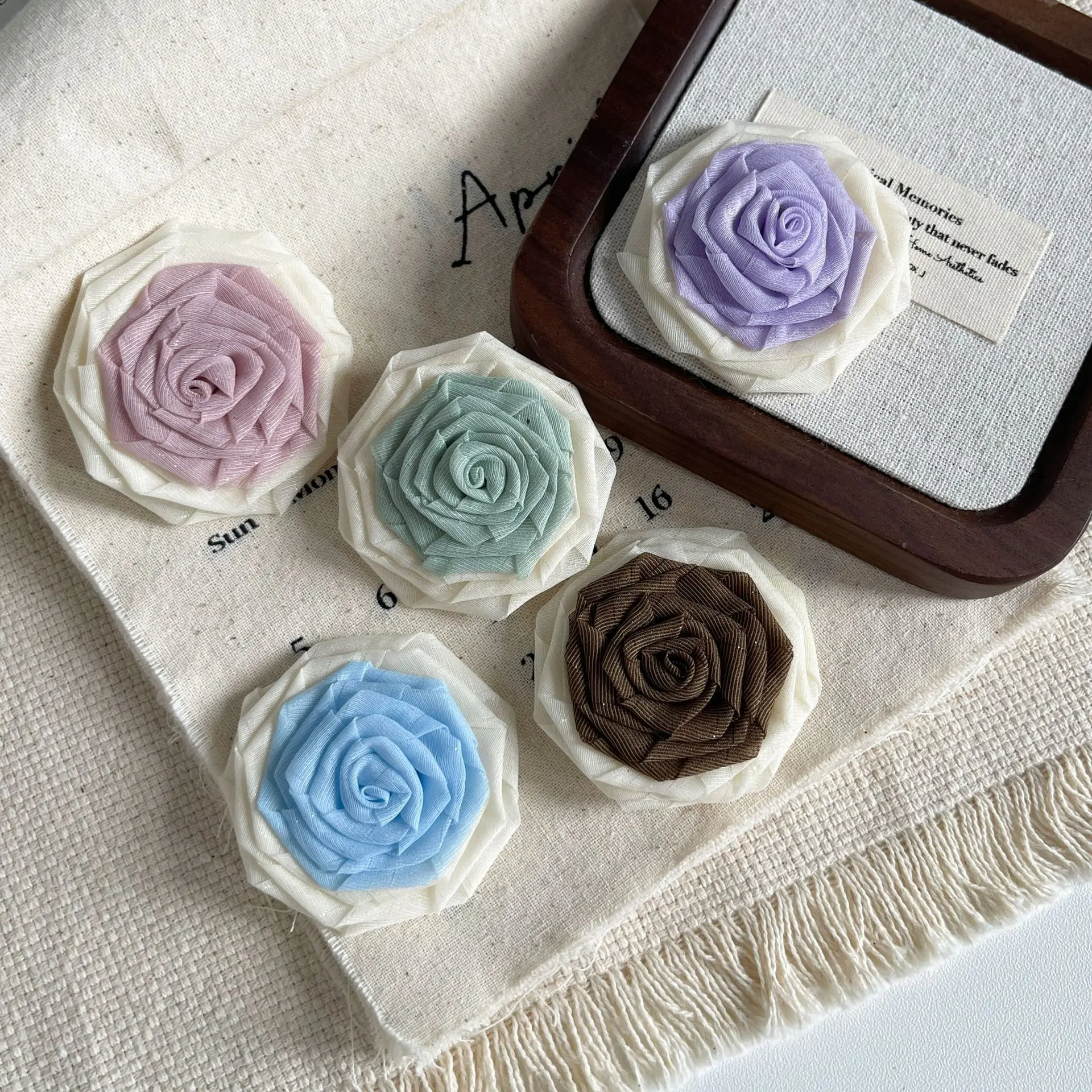 60-piezas-lote-flores-de-cinta-de-malla-enrollada-para-bodas-broches-manualidades-accesorios-para-el-cabello