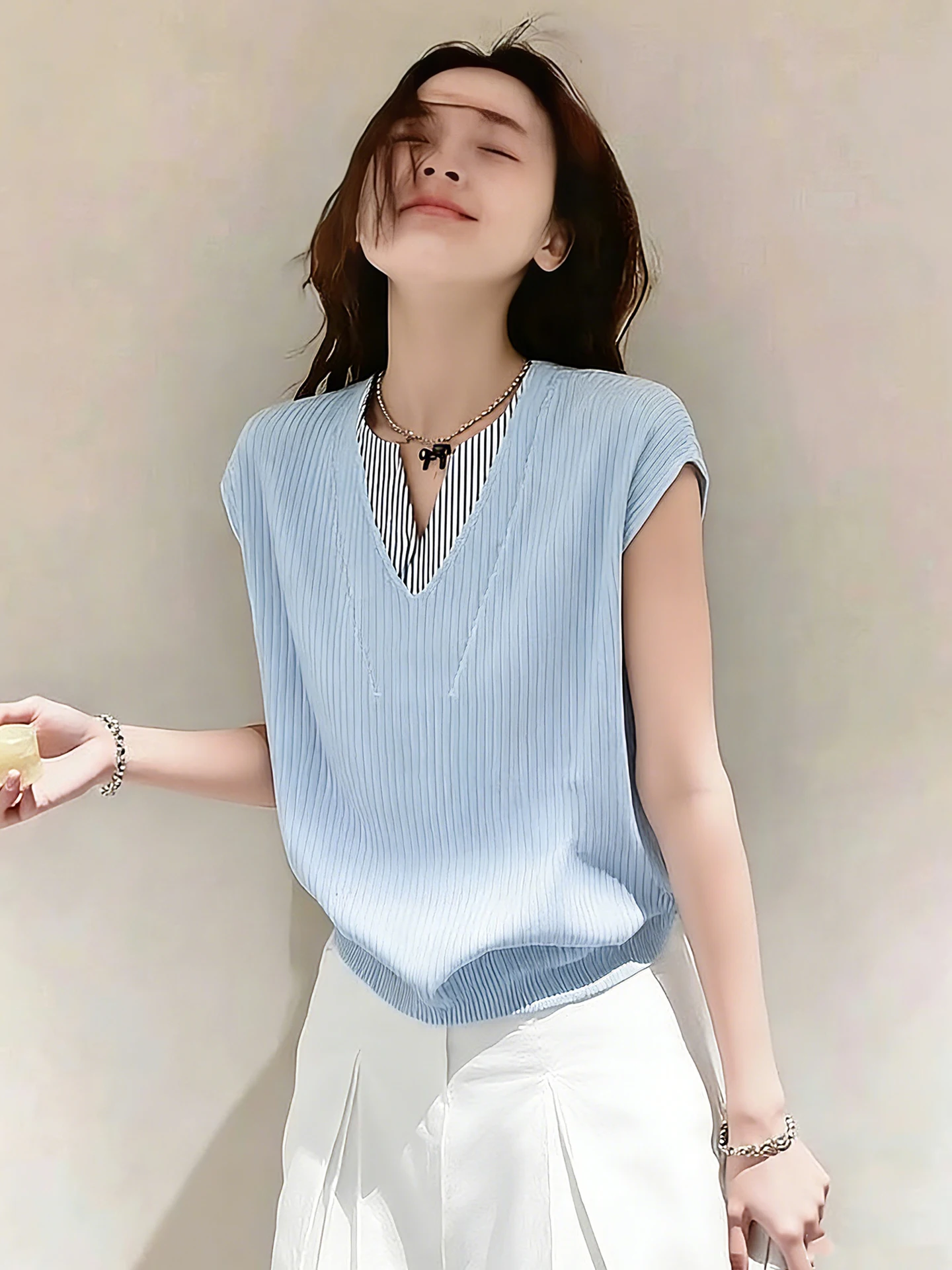 

Stylish V-Neck Short Sleeve Knitted Sweater Color Block Slimming Top for Women Elegant Fashionable Spring Summer Ladies' Wear