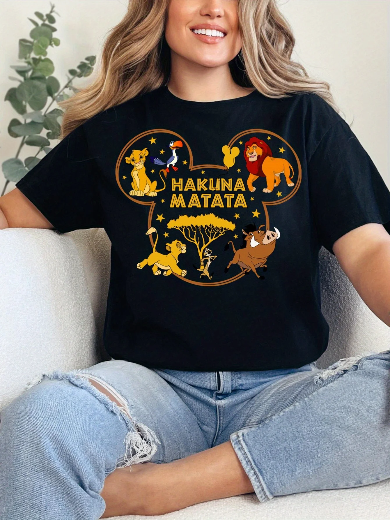 تي شيرت نسائي برسومات Lion King Hakuna Matata - تي شيرت قطني ناعم فضفاض مع تصميم Timon & Pumbaa، رقبة دائرية وأكمام قصيرة