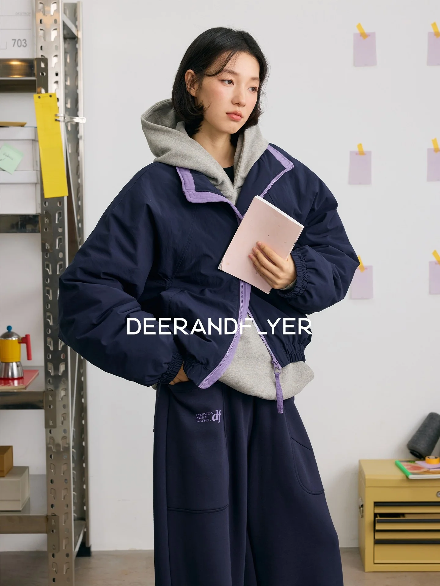 

Двухцветная хлопковая куртка-жакет с рукавами «летучая мышь», воротником-стойкой, винтажным дизайном «Олень и летящая птица», свободного кроя, на молнии