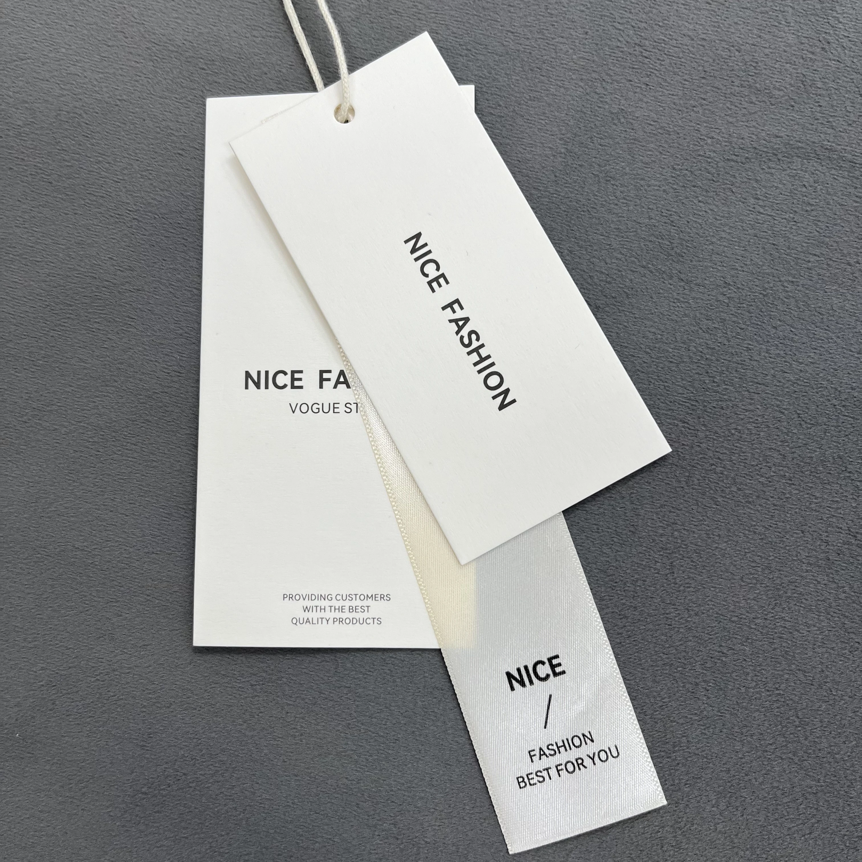 

Wholesale Custom Clothing Tags, Luxury Paper Swing Hang Tags, Brand Logo Decorative Price Labels for Fashion Apparel Accessories