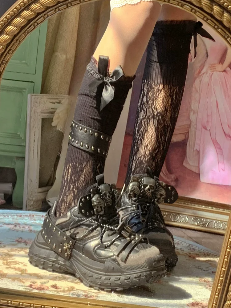 

Оригинальная обувь для папы в стиле панк с черепом и крестом, спортивная обувь на толстой подошве из темной серии Subculture