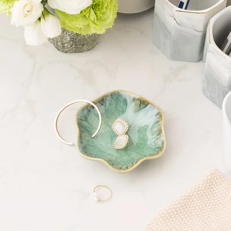 A 4.34-inch lotus-shaped ceramic jewelry storage tray, emerald green in color, for storing jewelry.