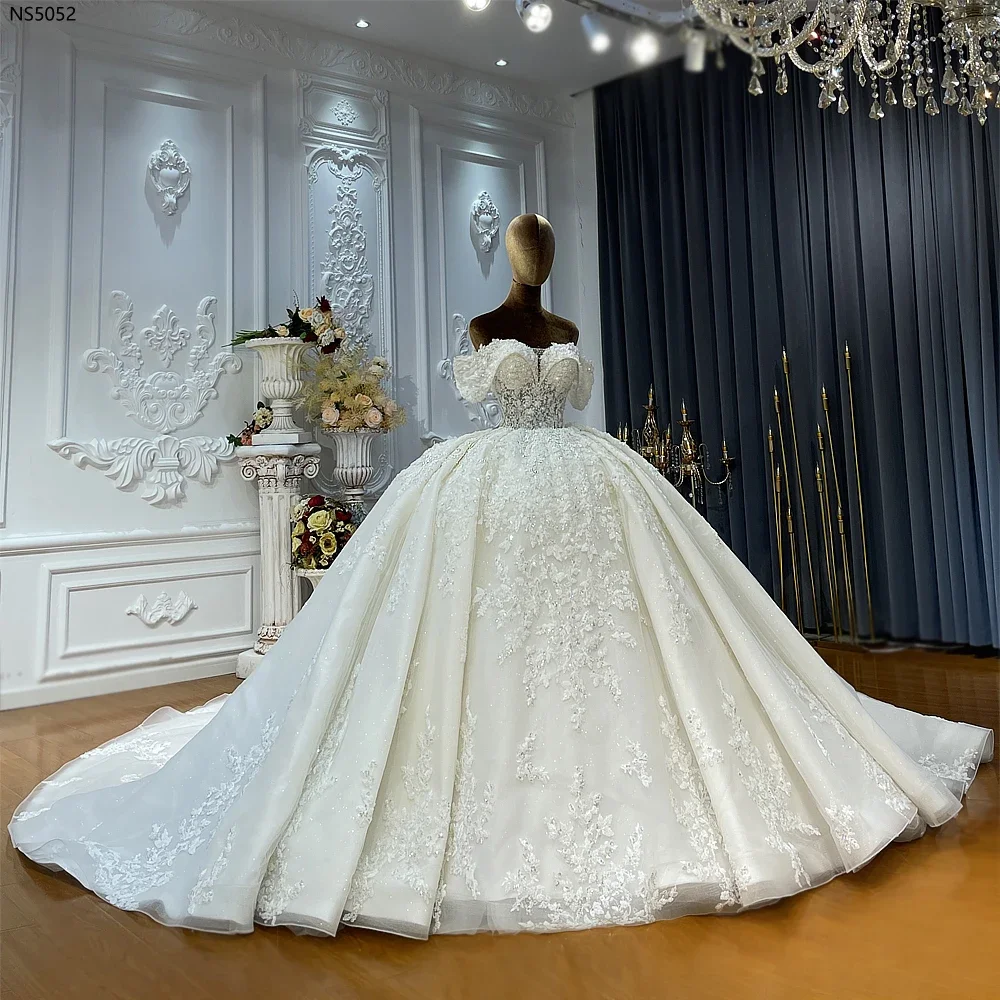 Maßgeschneiderte luxuriöse schulterfreie Spitzen-Brautkleider 2027, große Ballkleider, offiziell von Novias