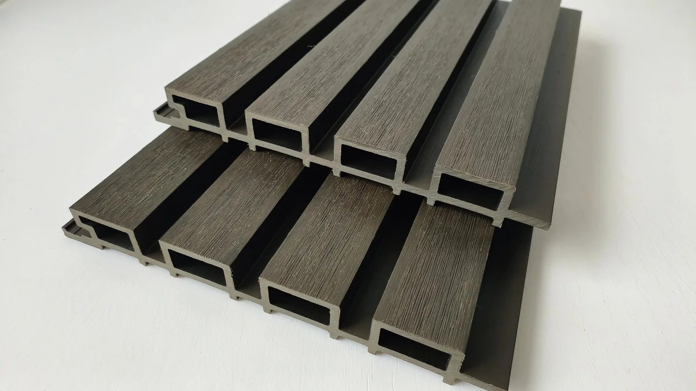 แผงผนังใน Wpc ผนังคอมโพสิต Cladding กลางแจ้งขายร้อนกันน้ํา Great Wall Panel