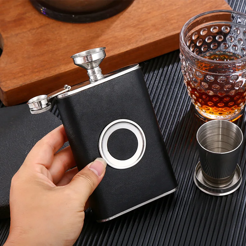

Thickened 304 stainless steel veneer hip flask, 8oz portable hip flask with folding cup, 8-ounce small hip flask and wine set