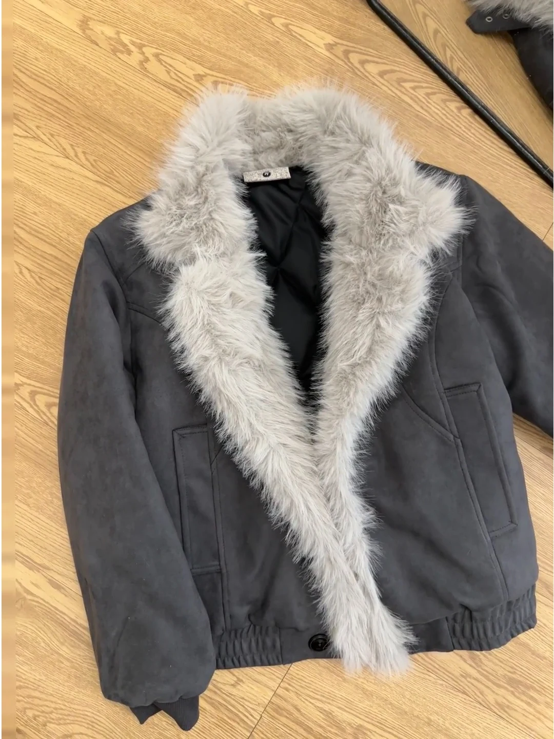 

Мужская зимняя куртка с меховым воротником, утепленная, из хлопка, в американском стиле, теплая, повседневная, с капюшоном, приталенная, длинная.