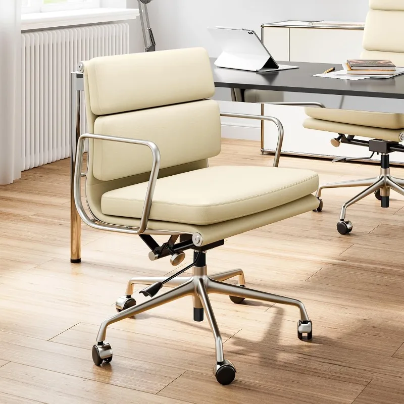 

Офисное кресло из натуральной кожи, мягкое кресло для руководителя со средней спинкой и подлокотниками и колесами, современное кожаное настольное кресло на колесиках с