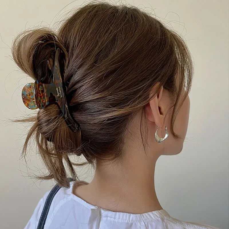 1pc Fashionable High-End Half-Hair Clip Tea Color Line Pattern Mint Brown Arc Hair Women Geometric Temperament Vintage Hair Clip