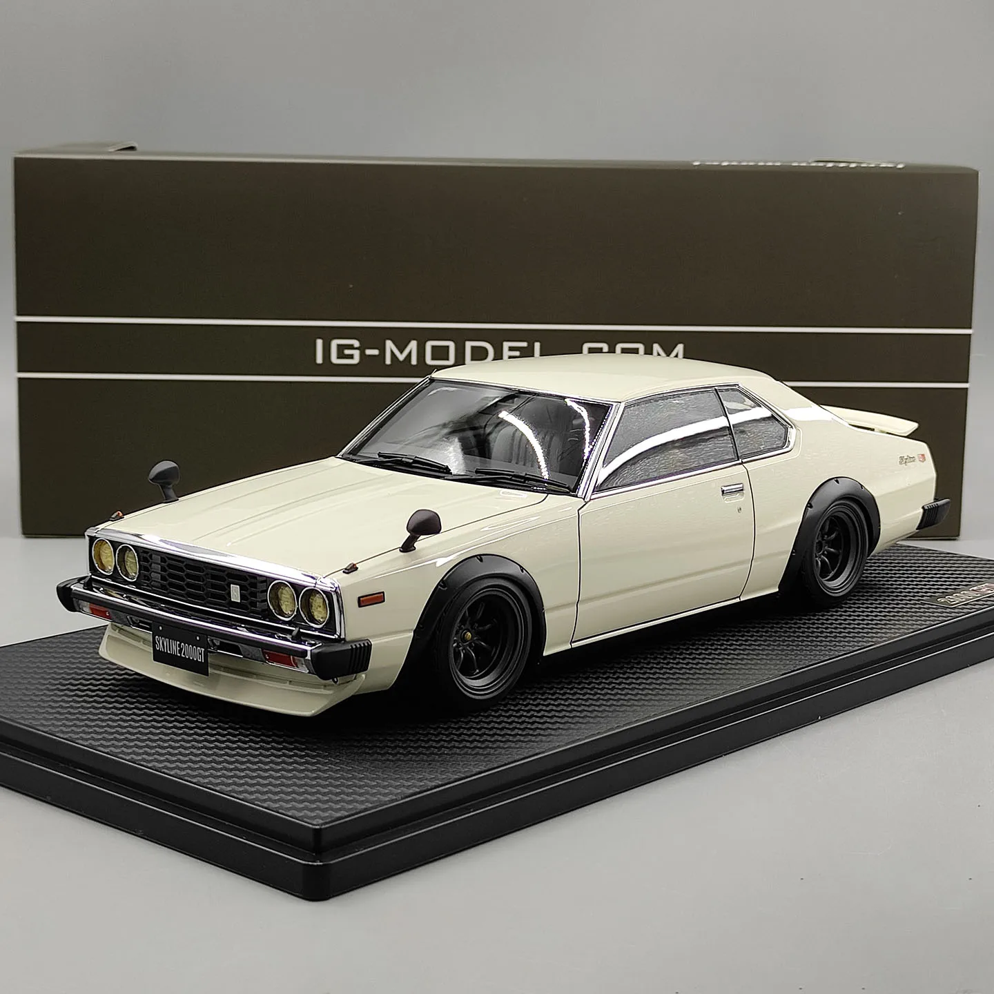 IG 1:18 Scale Skyline 2000 GT-ES C210 White 1080 Resin Car Model