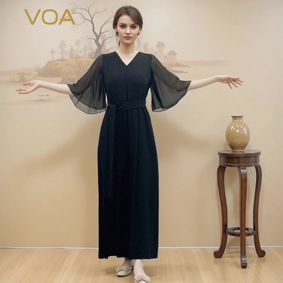 

VOA 41 mmi unbounded micro-elastic V-neck collision material splicing OL five-quarter sleeve wide-leg mulberry silk jumpsuit