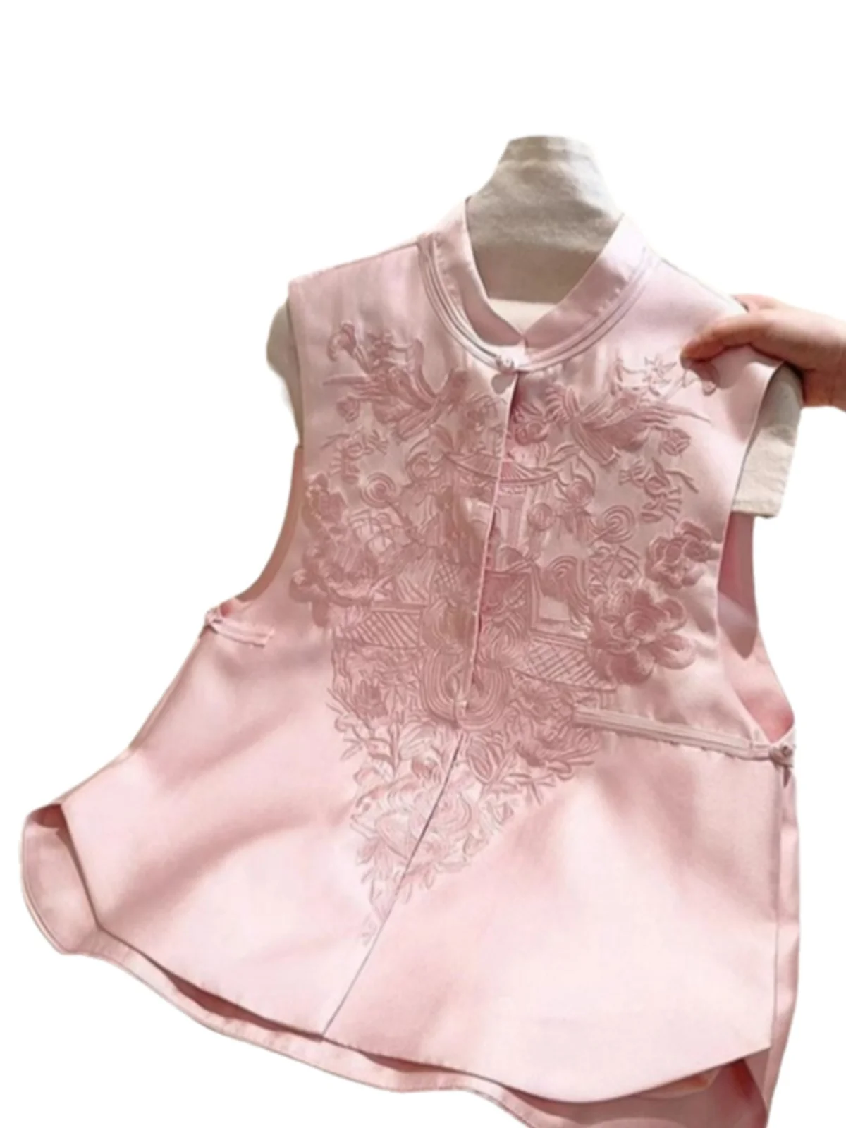 เสื้อกั๊กปักลายสีชมพูสำหรับผู้หญิง ฤดูใบไม้ผลิ 2025 สไตล์จีนใหม่ กระดุมแบบจีน คอตั้ง ทรงเข้ารูป