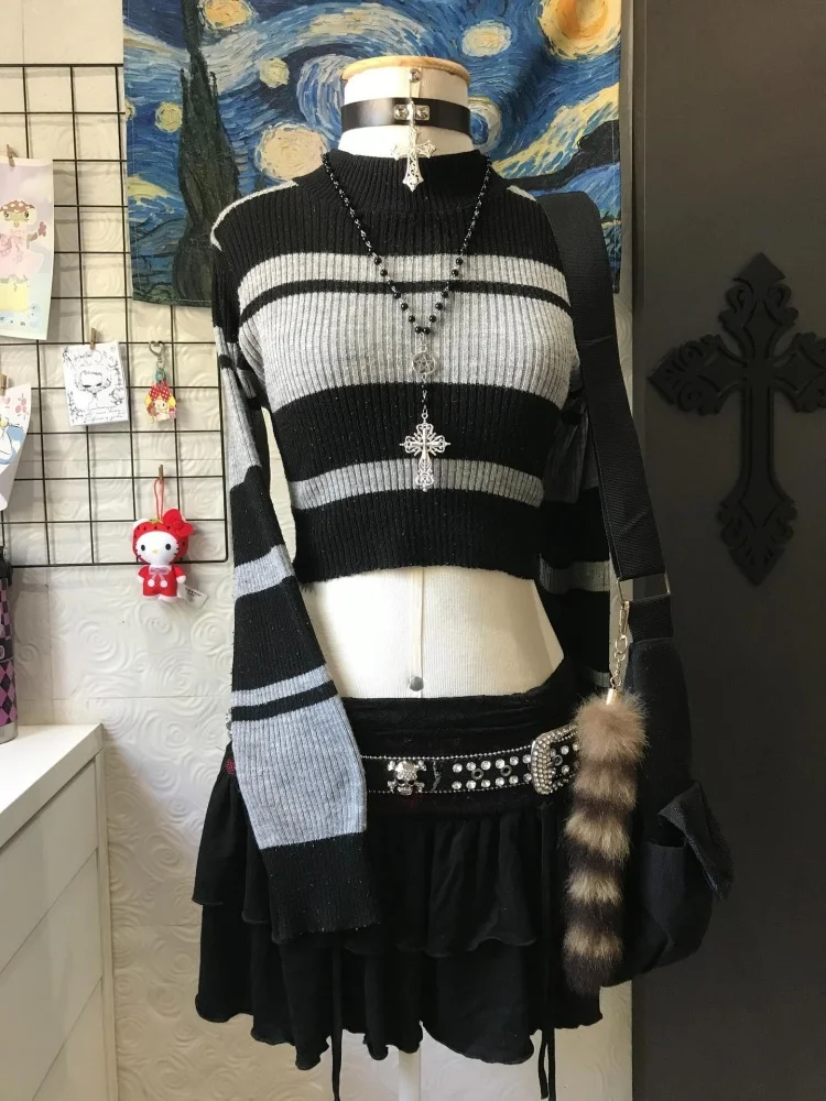 Stilvolles hellgraues und schwarzes Y2K Retro Slim Fit Strick-Crop-Top mit langen Ärmeln für Damen