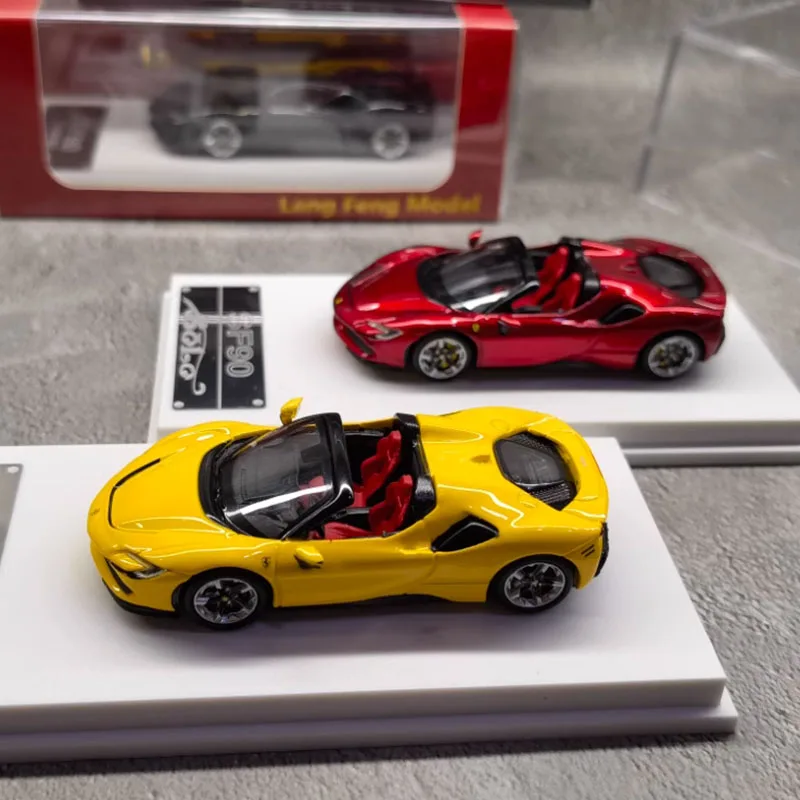 Diecast 1:64 SF90 Roadster Hardtopเปิดประทุนจําลองรถรุ่นStaticคอลเลกชันตกแต่งวันหยุดของเล่นของที่ระลึกของขวัญ