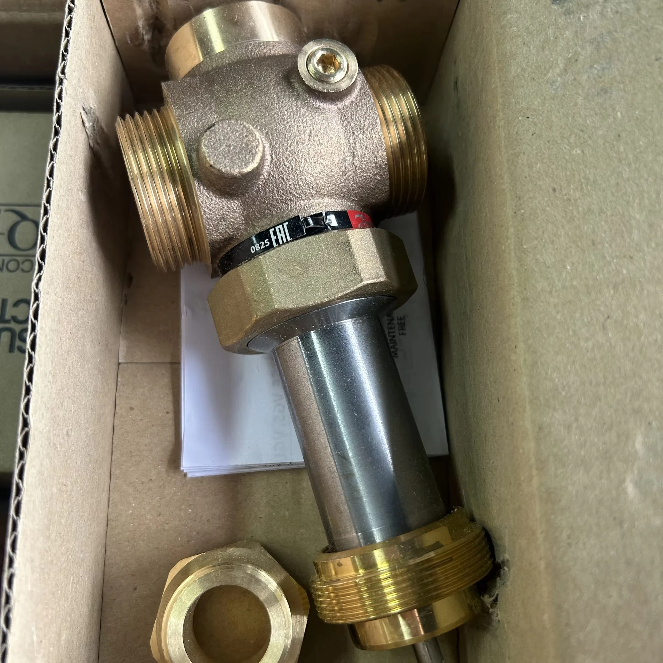 

Dan Fosss Two - Way Thread Electric Regulating Valve 065B0790 VGS PN25 25/6,3 . Original and New in Stock