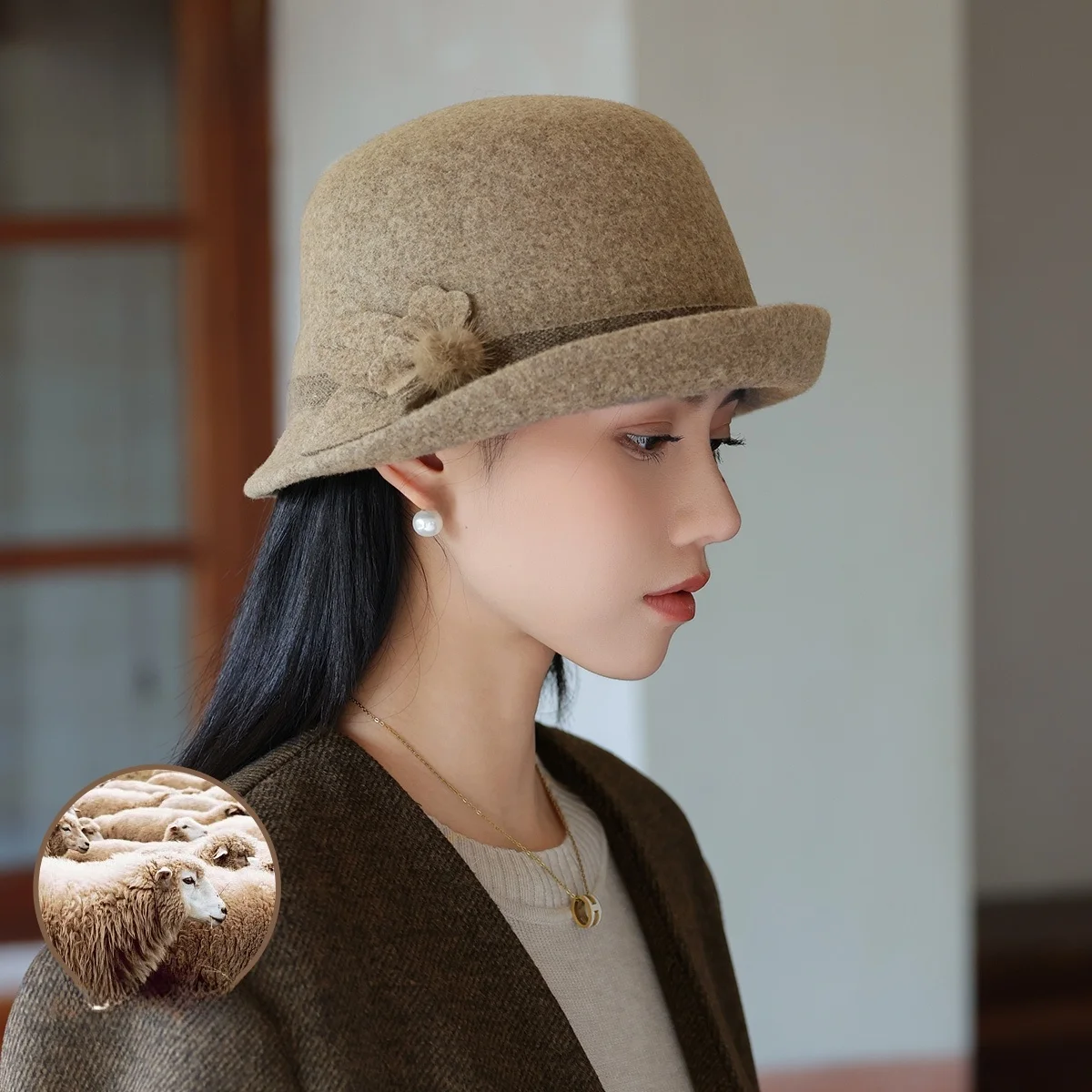 chapeau-de-pecheur-en-melange-de-laine-chaud-pour-femme-elegant-et-tendance-avec-dessus-rond-reglable-et-bord-plat-ideal-pour-l'automne-et-l'hiver