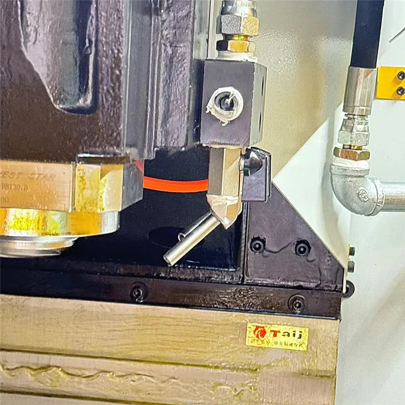 A02M-Voor CNC-werktuigmachines Compatibel 304-materiaal Hellend hogedrukkoelmondstuk 1/8 "PT 10/30/50 mm Installatiedraden