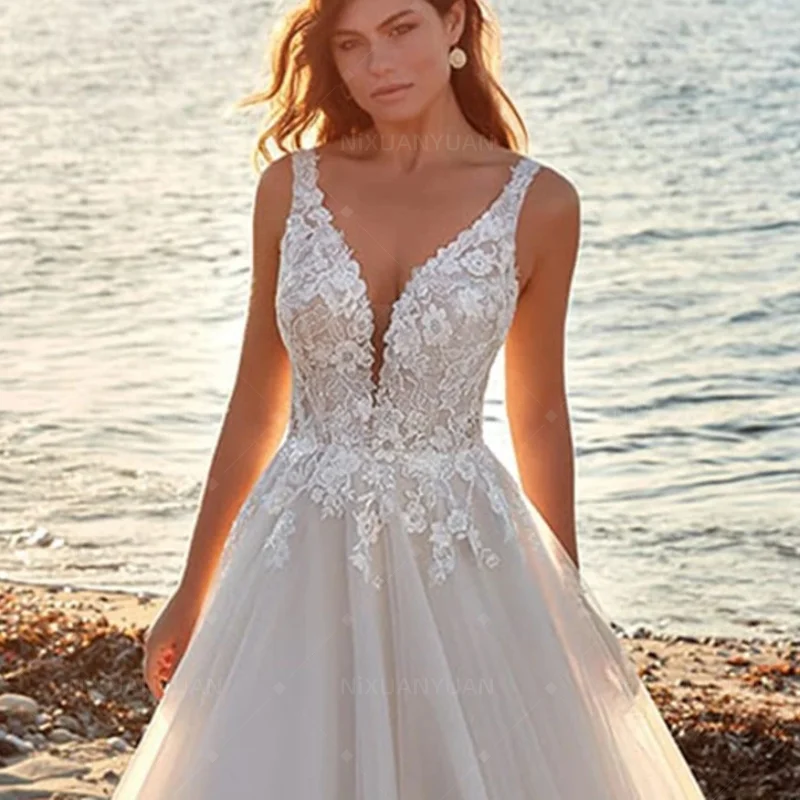 Wholesale Luxury Princess V-Neck Tulle Wedding Dress Lace Applique Sleeveless Open Back Beach Bridal Gown A-Line Robe