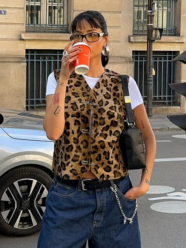 TARUXY Leopard Print Pin Vest For Women V-Neck Sleeveless Fashion Hot Girl Cardigan Top Female Autumn New Slim Fit Short Vest