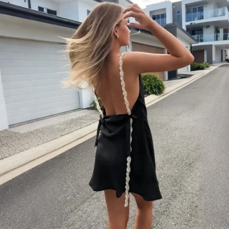 Tsiisd moda cetim sem costas mini vestido feminino luxo rendas cintura alta brilhante elegância 2026 festa vestido de noite feminino