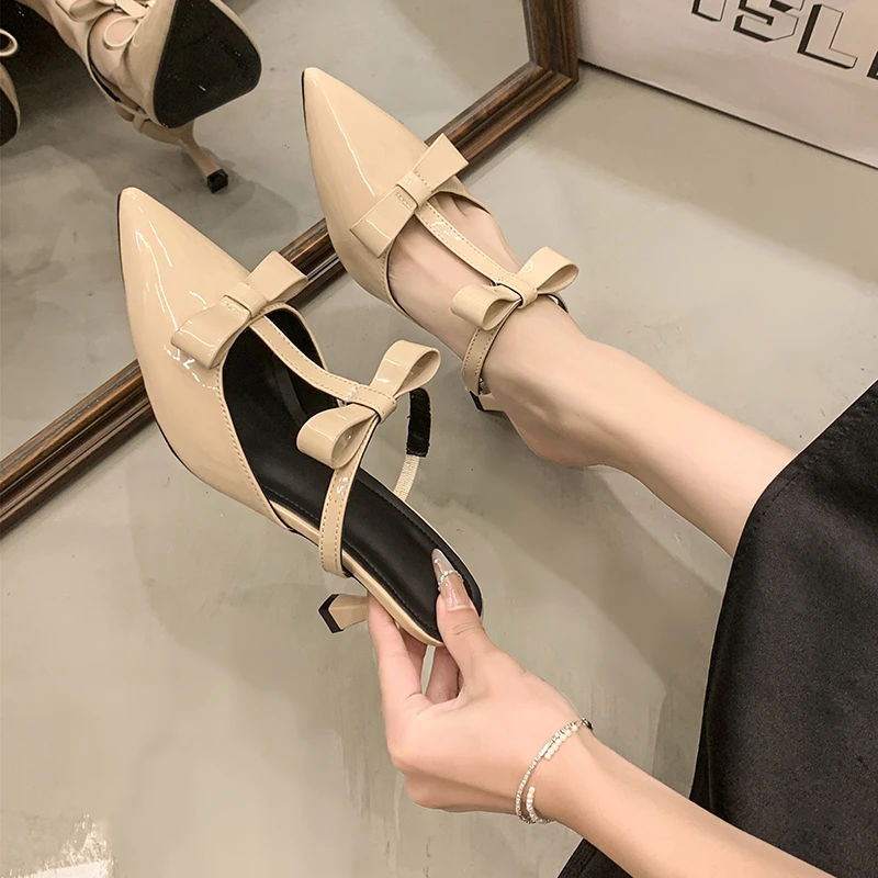 فستان أنيق بدون ظهر البغال أحذية النساء Bowknot أشار تو مثير عالية الكعب النعال تصميم الأزياء الصيف رقيقة الكعب الصنادل