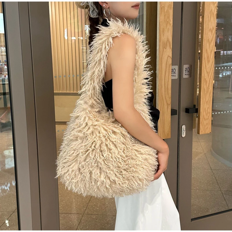 Lange, lockige, flauschige Schultertasche aus Kunstlammwolle, Y2k Mädchen Winter Weiche Plüsch-Handtasche, Damen Einfarbige Arbeits- und Pendler-Tragetasche – Detail 5