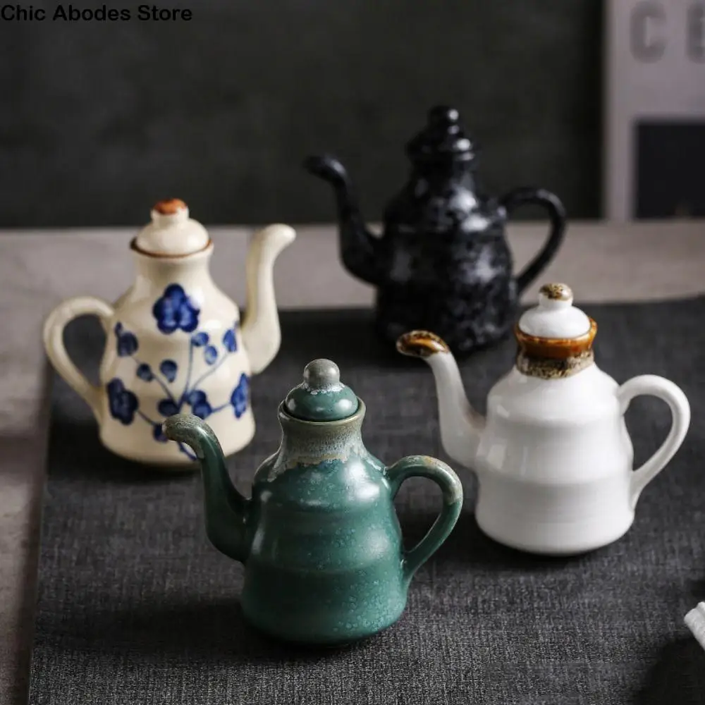 

Japanese-style Liquid Seasoning Kettle with Lid Smooth Surface Soy Sauce Dispenser Comfortable Grip Anti-slip Handle