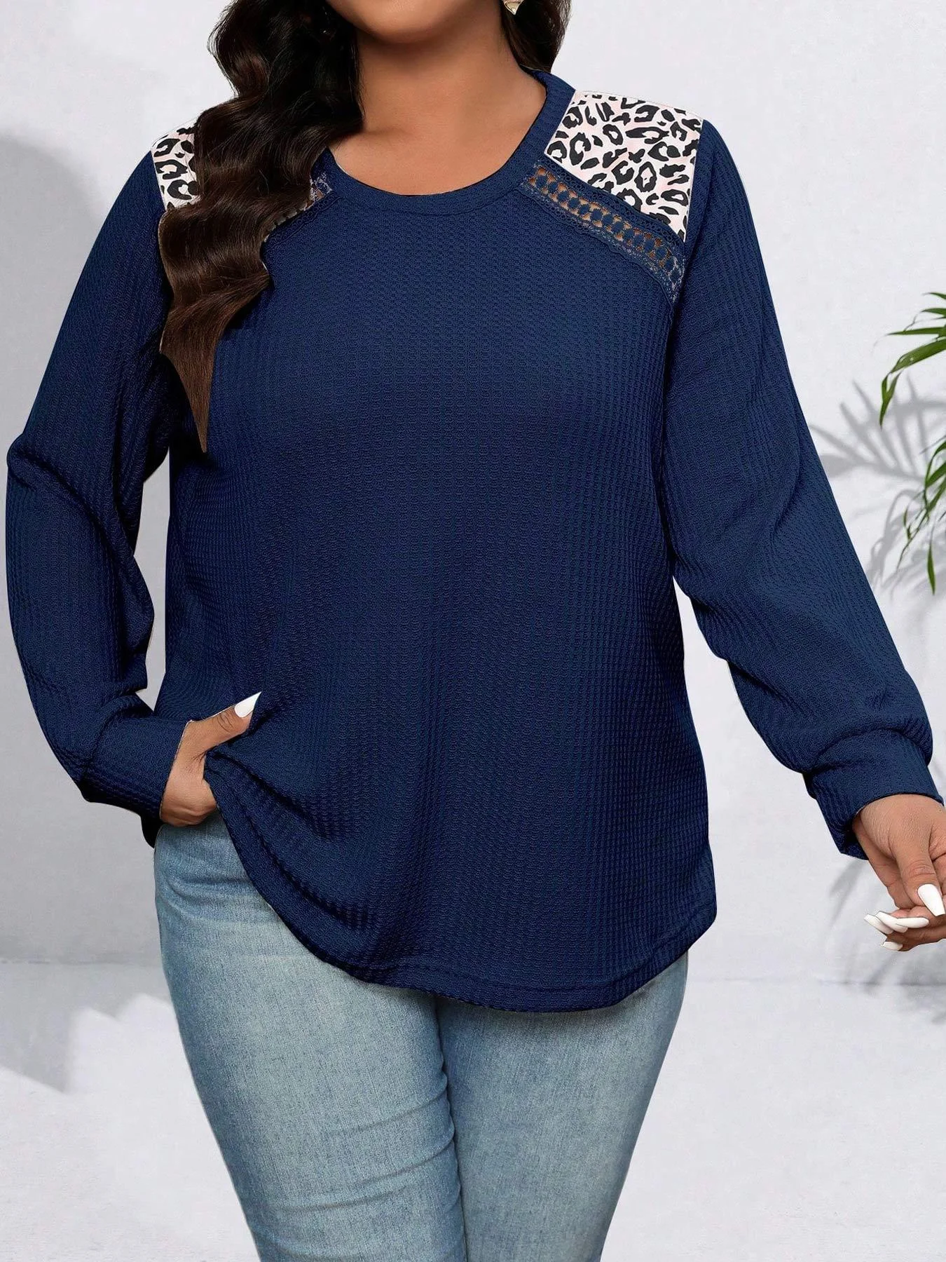 

【Большой размер】 Топ на пуговицах в полоску с принтом, повседневный вязаный топ с короткими рукавами и V-образным вырезом для повседневной носки, женская одежда больших размеров на все сезоны, футболка