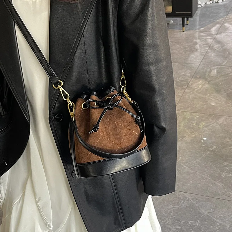

Winter New Bucket Bag Hot-selling High-end Contrasting Color Portable Women's Bag Retro Texture Shoulder Messenger Luxury Bag