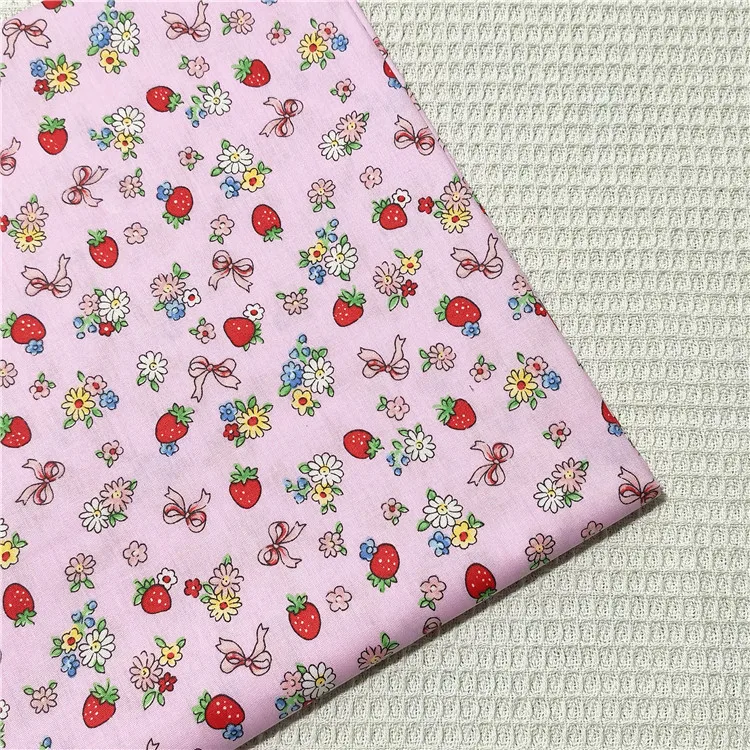 160x50cm Cute and Fresh Strawberry Printed Twill Cotton Fabric for Clothing Dresses Bedding Pet Clothes Handmade DIY Materials