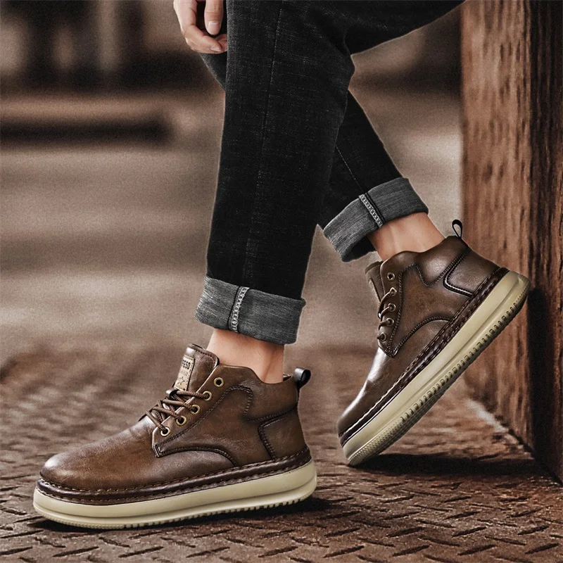 Sapatos casuais masculinos feitos à mão retrô de cano alto, botas vintage ultraleves com cadarço elegantes, tênis ao ar livre para uso diário de primavera e outono, sapatos masculinos de tamanho grande preto cáqui