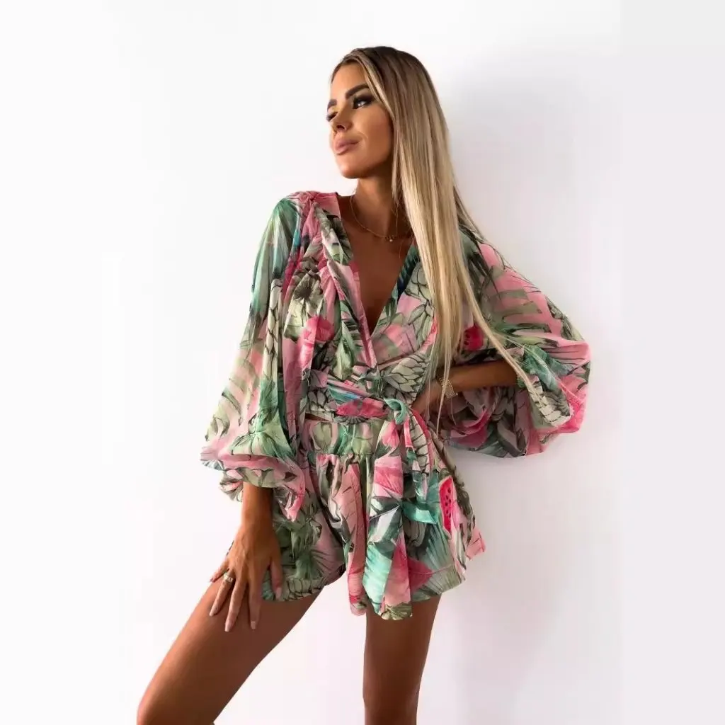

Independent Station Holiday Style Casual Print Two-Piece Set V-Neck Long Sleeve Top with Lantern Shorts Women's Ensemble